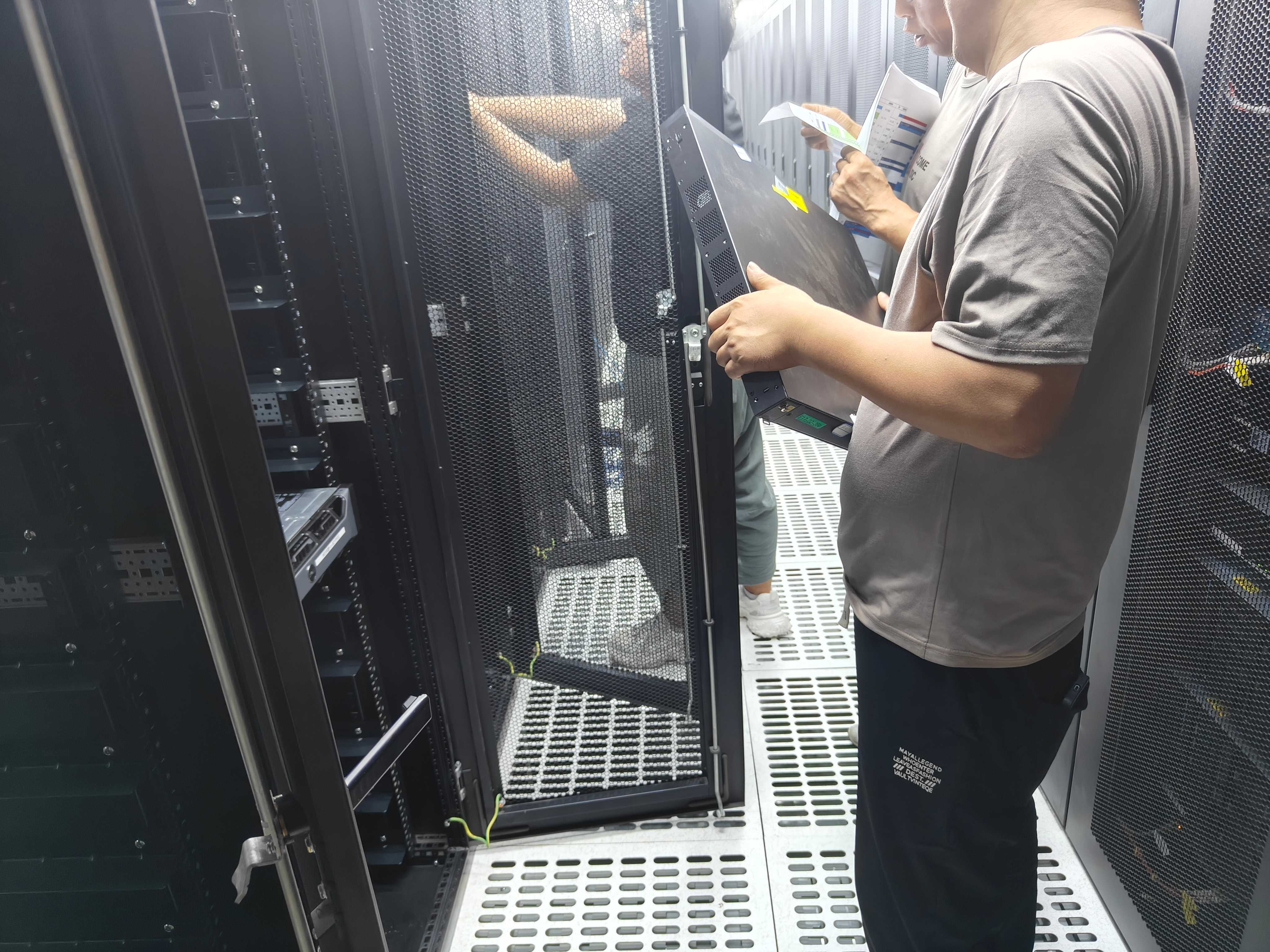 长沙服务器托管需要经常去维护吗